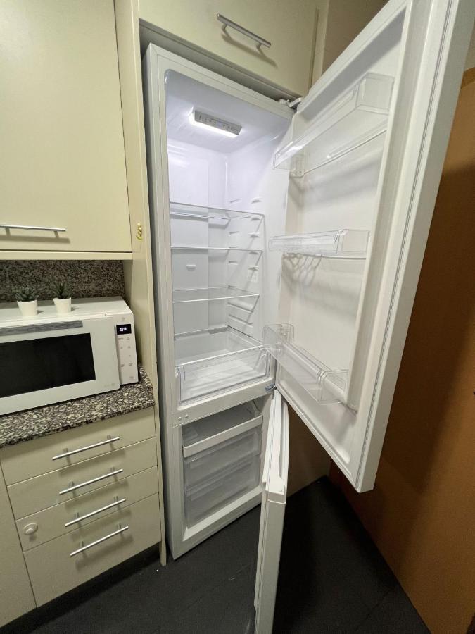 Fira Gran Via 2 - Private Rooms In A Shared Apartment - Habitaciones Privadas En Apartamento Compartido لوسبيتاليت دي يوبريغات المظهر الخارجي الصورة
