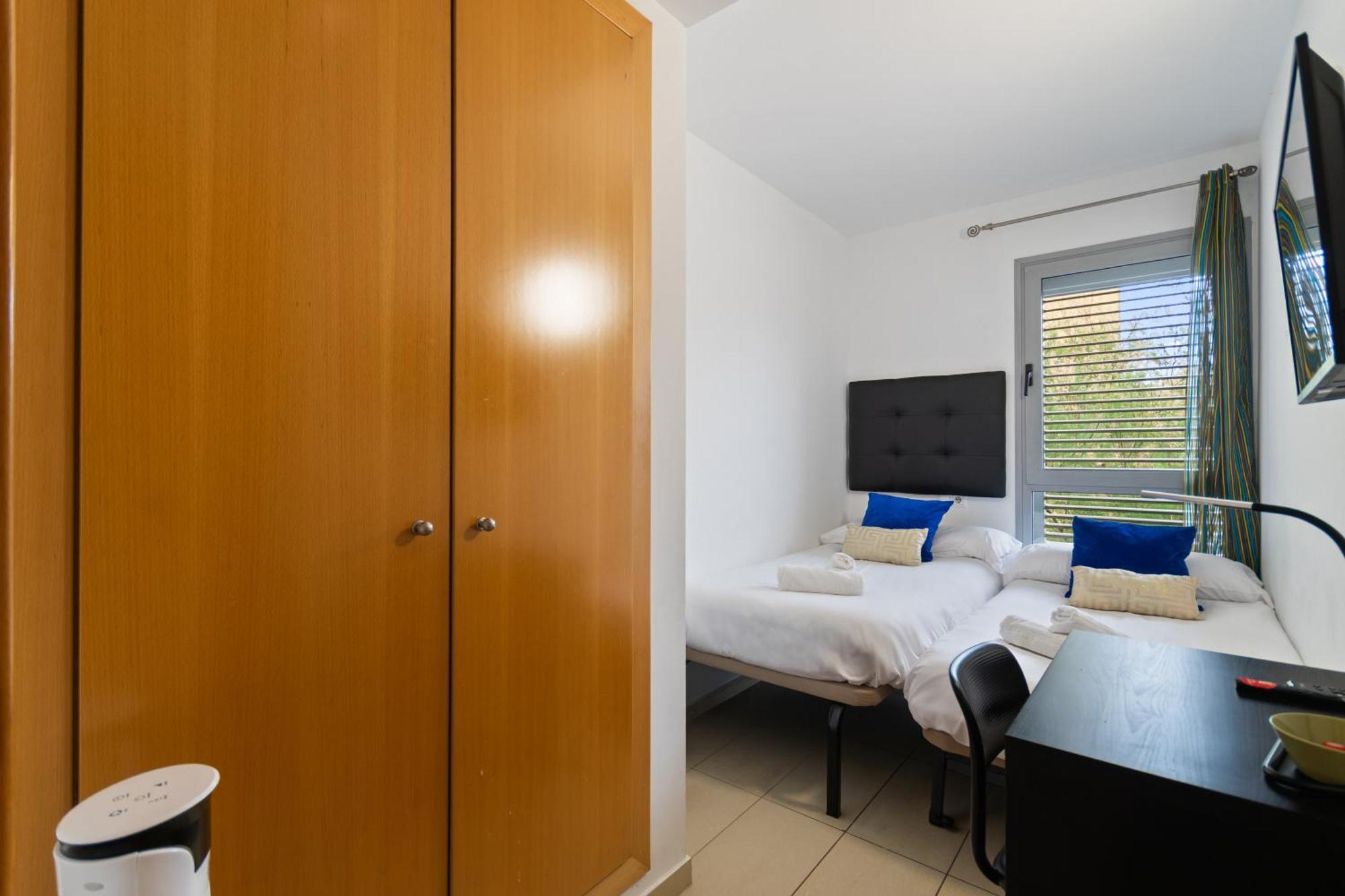 Fira Gran Via 2 - Private Rooms In A Shared Apartment - Habitaciones Privadas En Apartamento Compartido لوسبيتاليت دي يوبريغات المظهر الخارجي الصورة