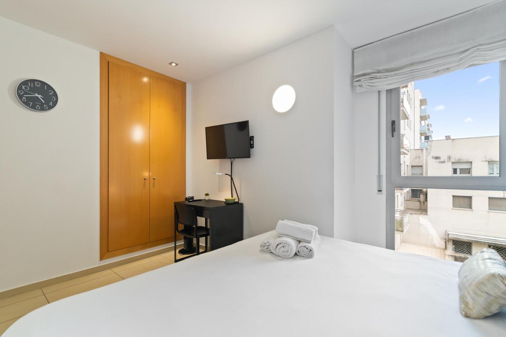 Fira Gran Via 2 - Private Rooms In A Shared Apartment - Habitaciones Privadas En Apartamento Compartido لوسبيتاليت دي يوبريغات المظهر الخارجي الصورة